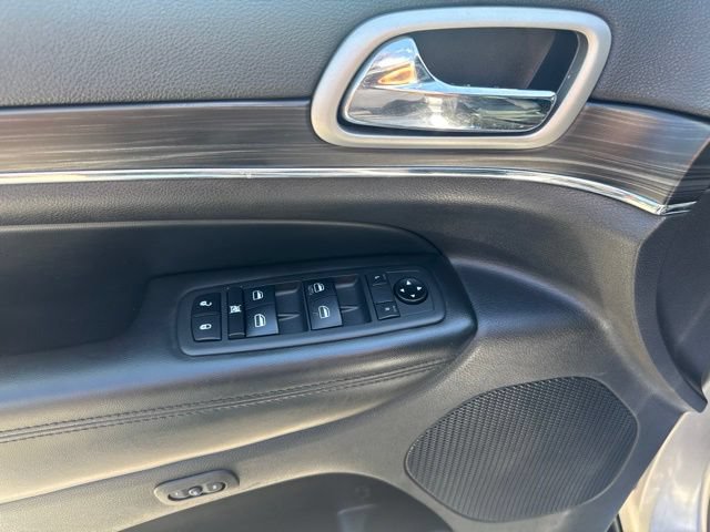 Used 2019 Jeep Grand Cherokee Limited w/ Luxury Group II AWD/4WD image 16