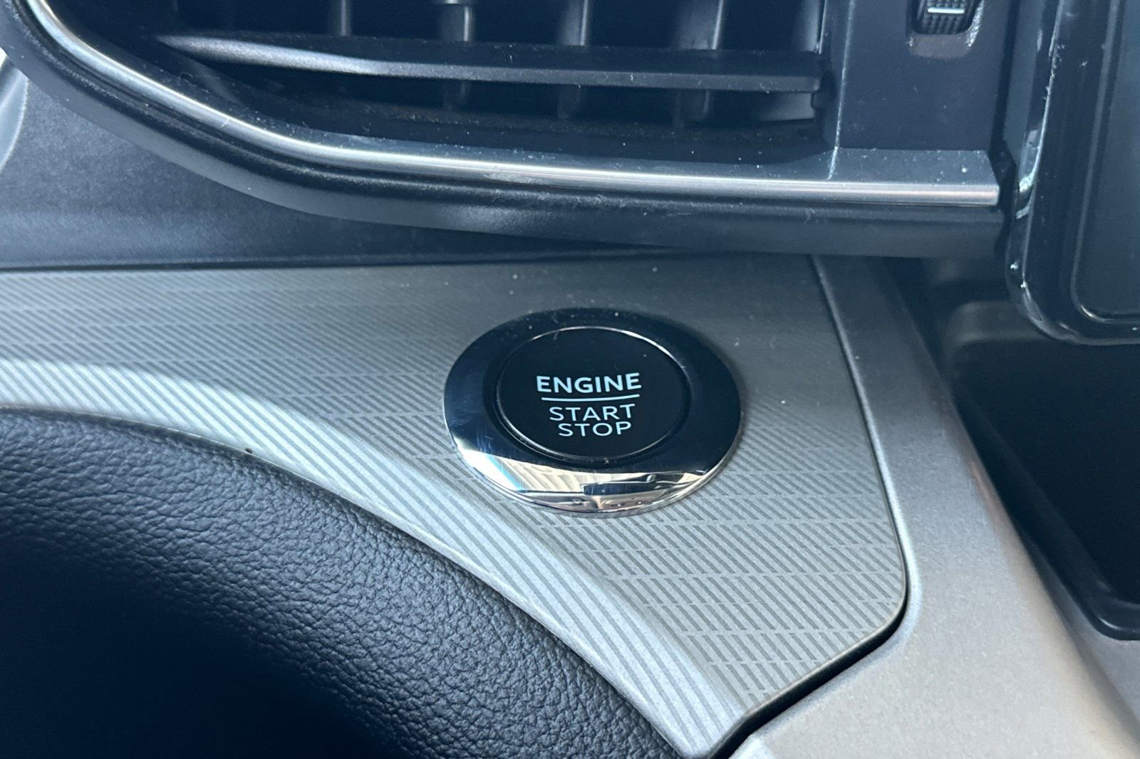 Certified 2022 Ford Explorer XLT w/ Equipment Group 202A image 35