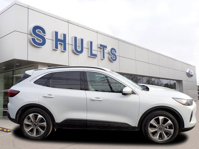 Certified 2025 Ford Escape Platinum w/ Premium Technology Package image 2