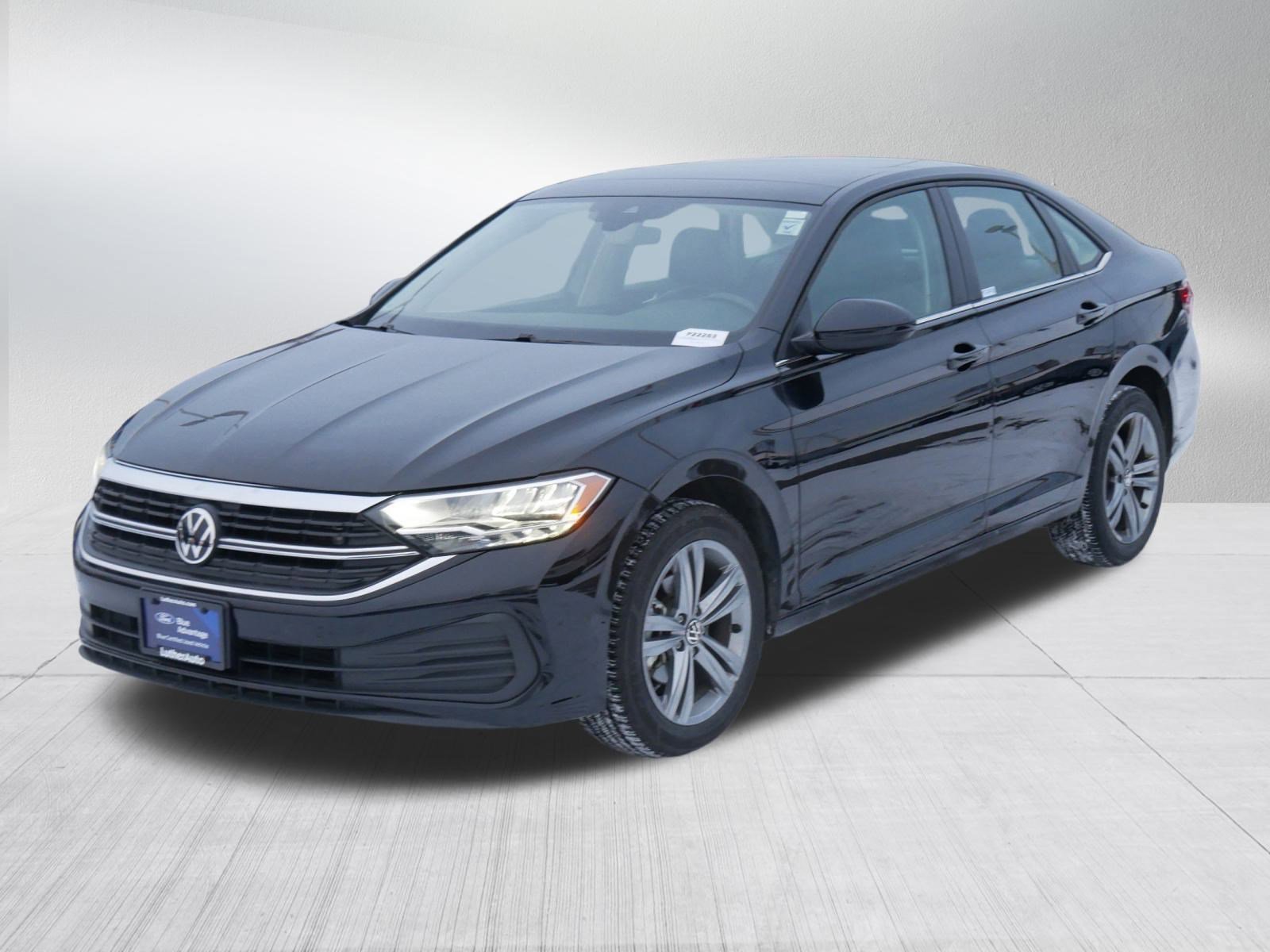 Used 2024 Volkswagen Jetta SE image 3