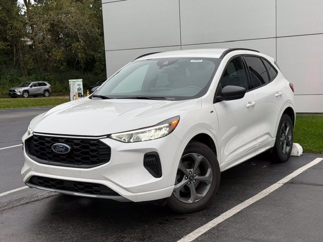 Certified 2023 Ford Escape ST-Line w/ Tech Pack #1 AWD/4WD image 2