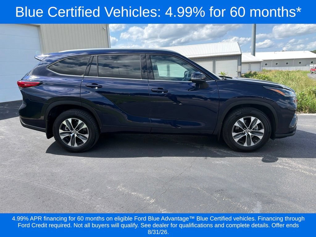 Used 2021 Toyota Highlander XLE AWD/4WD image 3