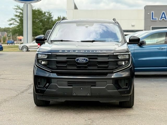 Certified 2025 Ford Expedition Active AWD/4WD image 32