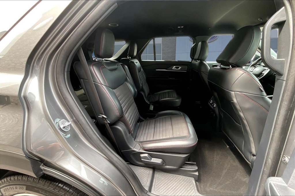 Certified 2025 Ford Explorer ST-Line AWD/4WD image 25