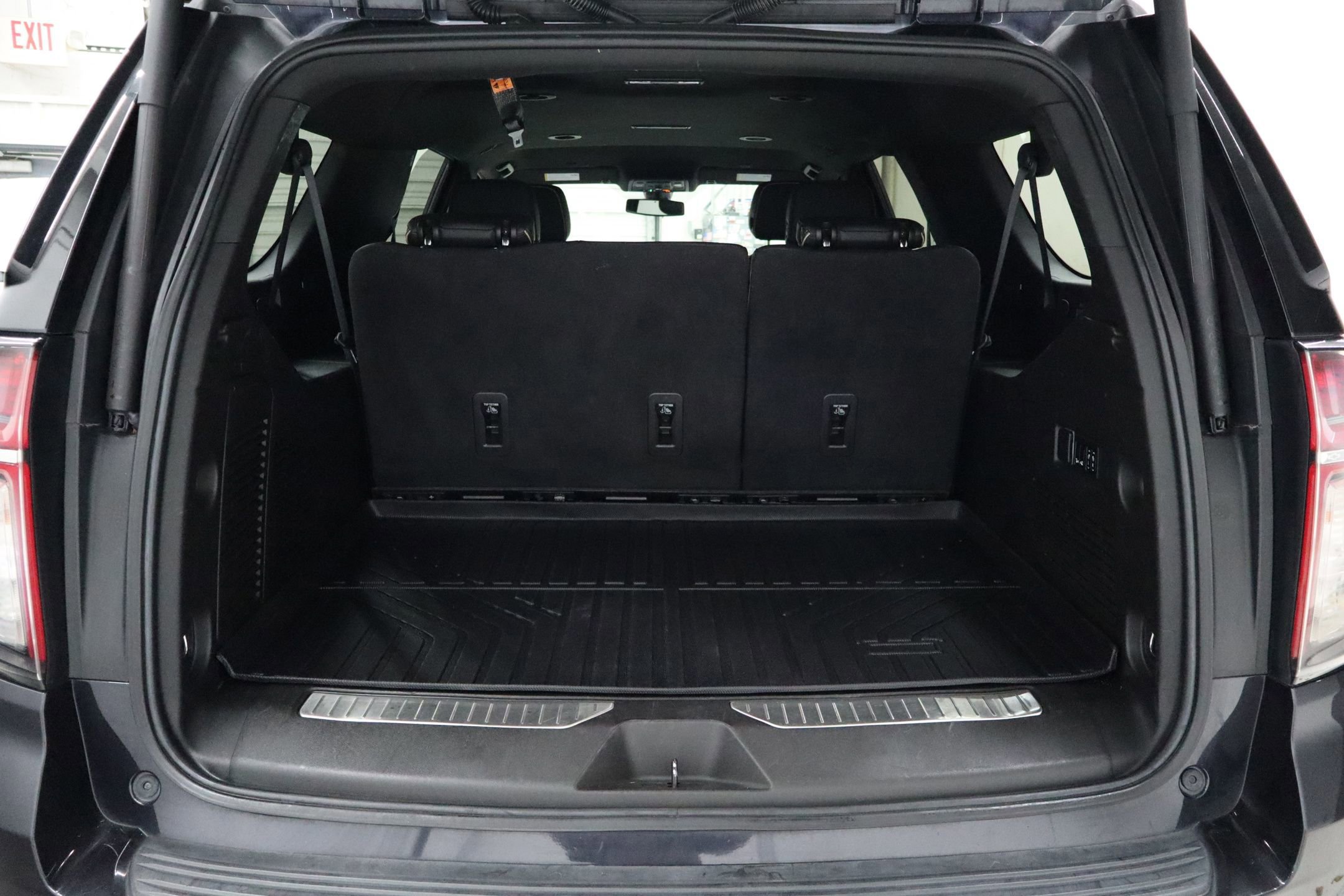 Used 2022 Chevrolet Suburban Premier image 32