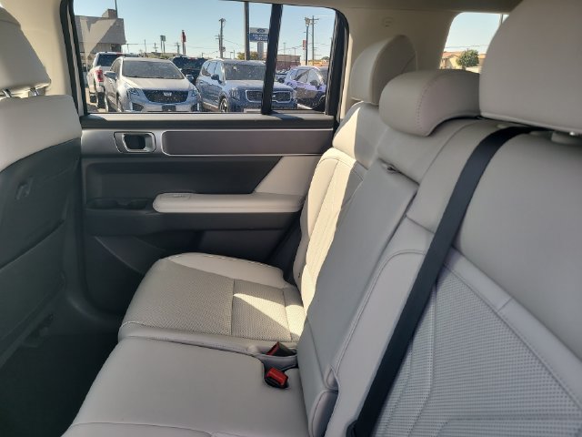 Used 2025 Hyundai Santa Fe SEL FWD image 24