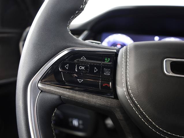 Used 2024 Jeep Grand Cherokee L Overland w/ Luxury Tech Group IV AWD/4WD image 32