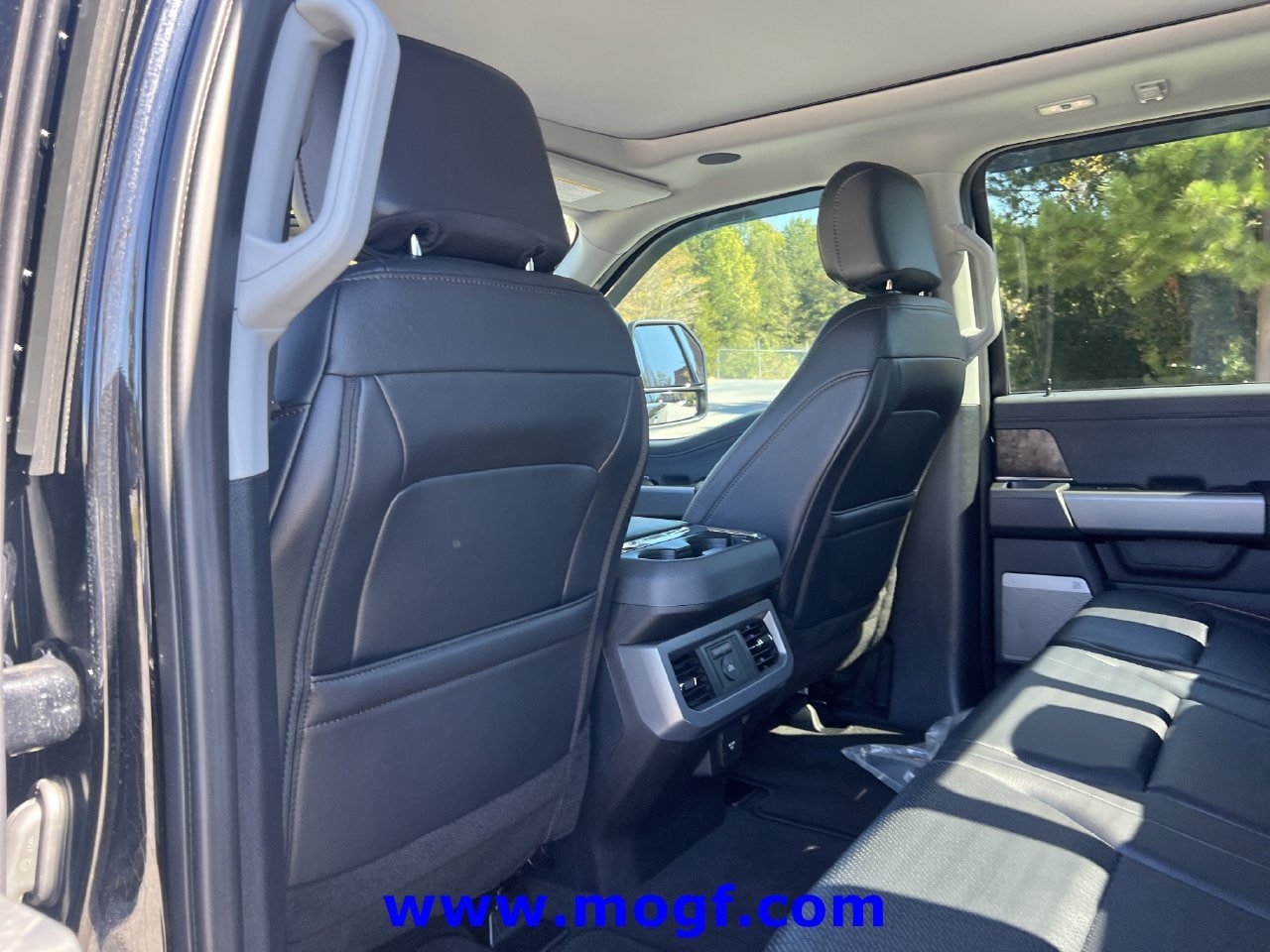 Certified 2025 Ford F350 Lariat w/ Lariat Ultimate Package AWD/4WD image 24