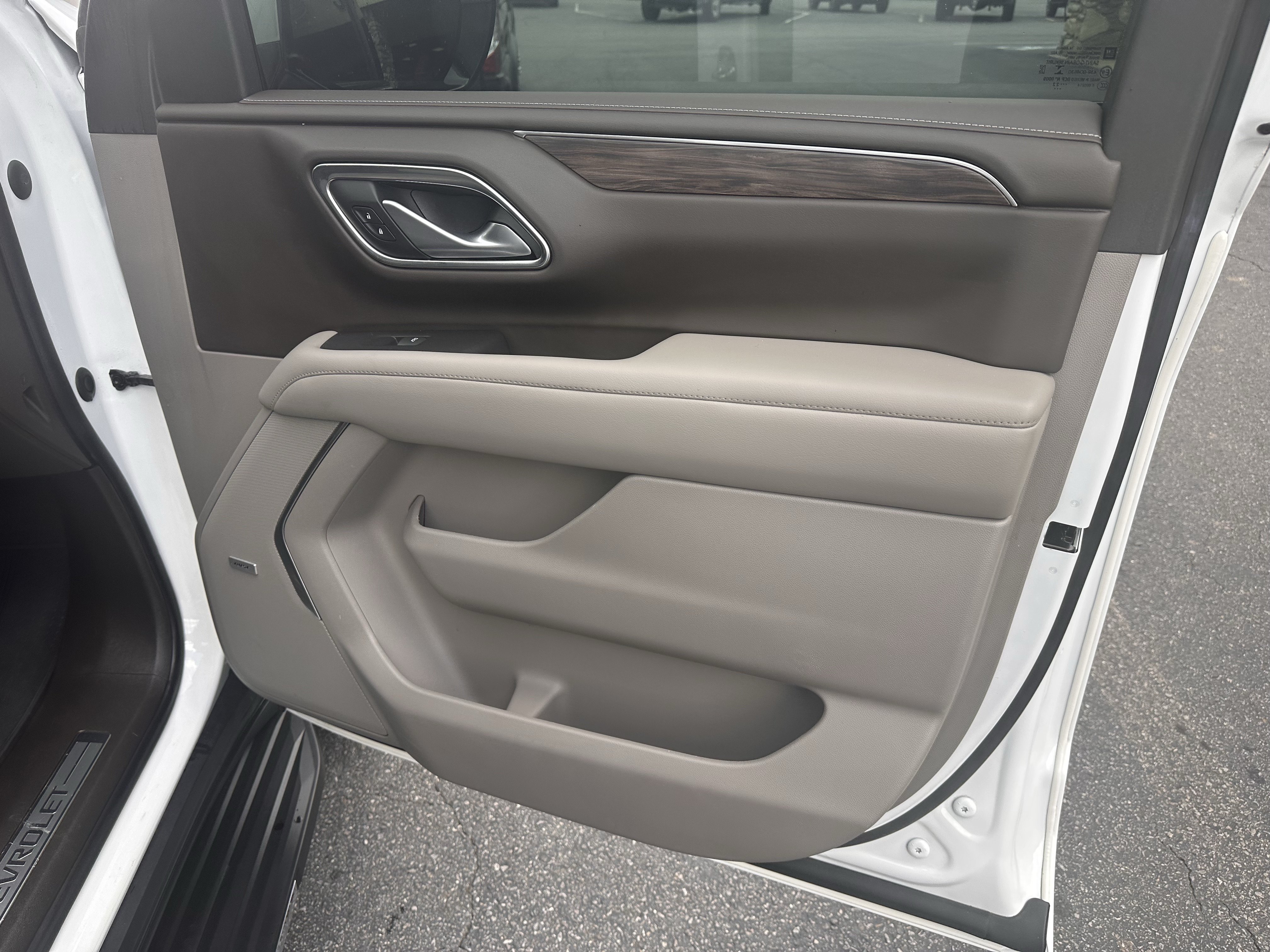 Used 2022 Chevrolet Suburban LT w/ LT Signature Package AWD/4WD image 13