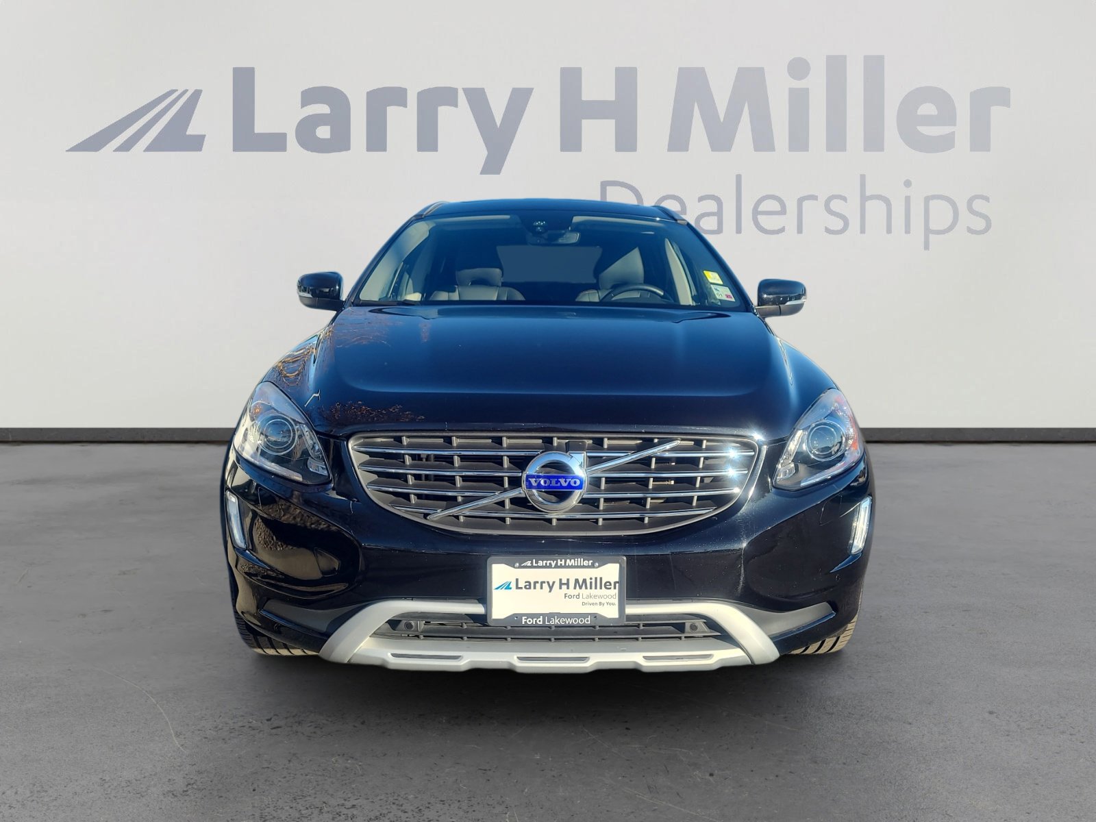 Used 2017 Volvo XC60 T5 Dynamic w/ Preferred Option Package image 8