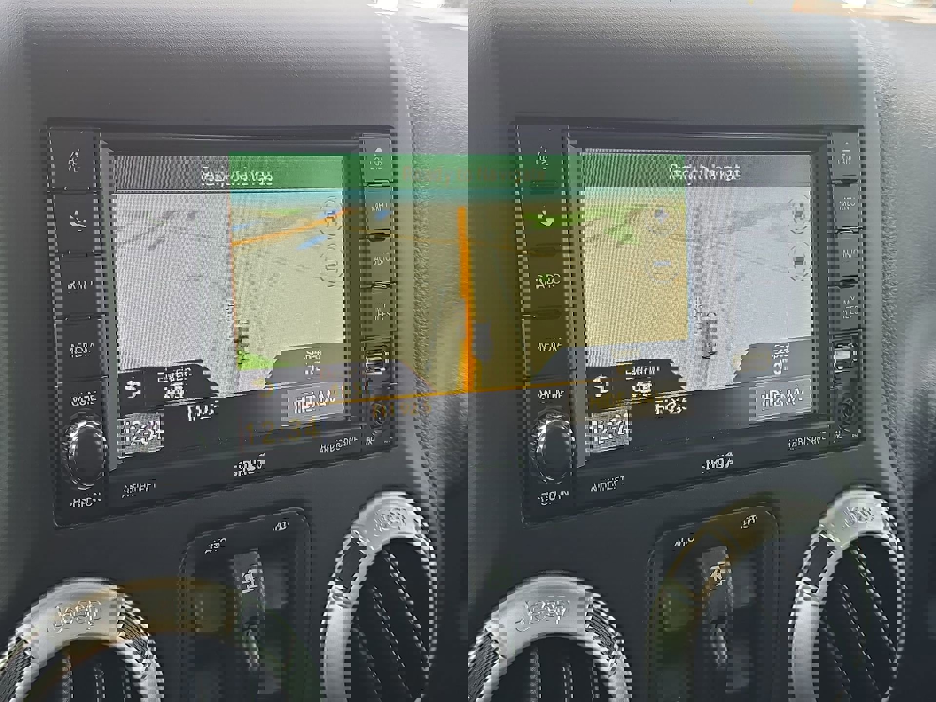 Used 2017 Jeep Wrangler Unlimited Rubicon w/ Connectivity Group image 16