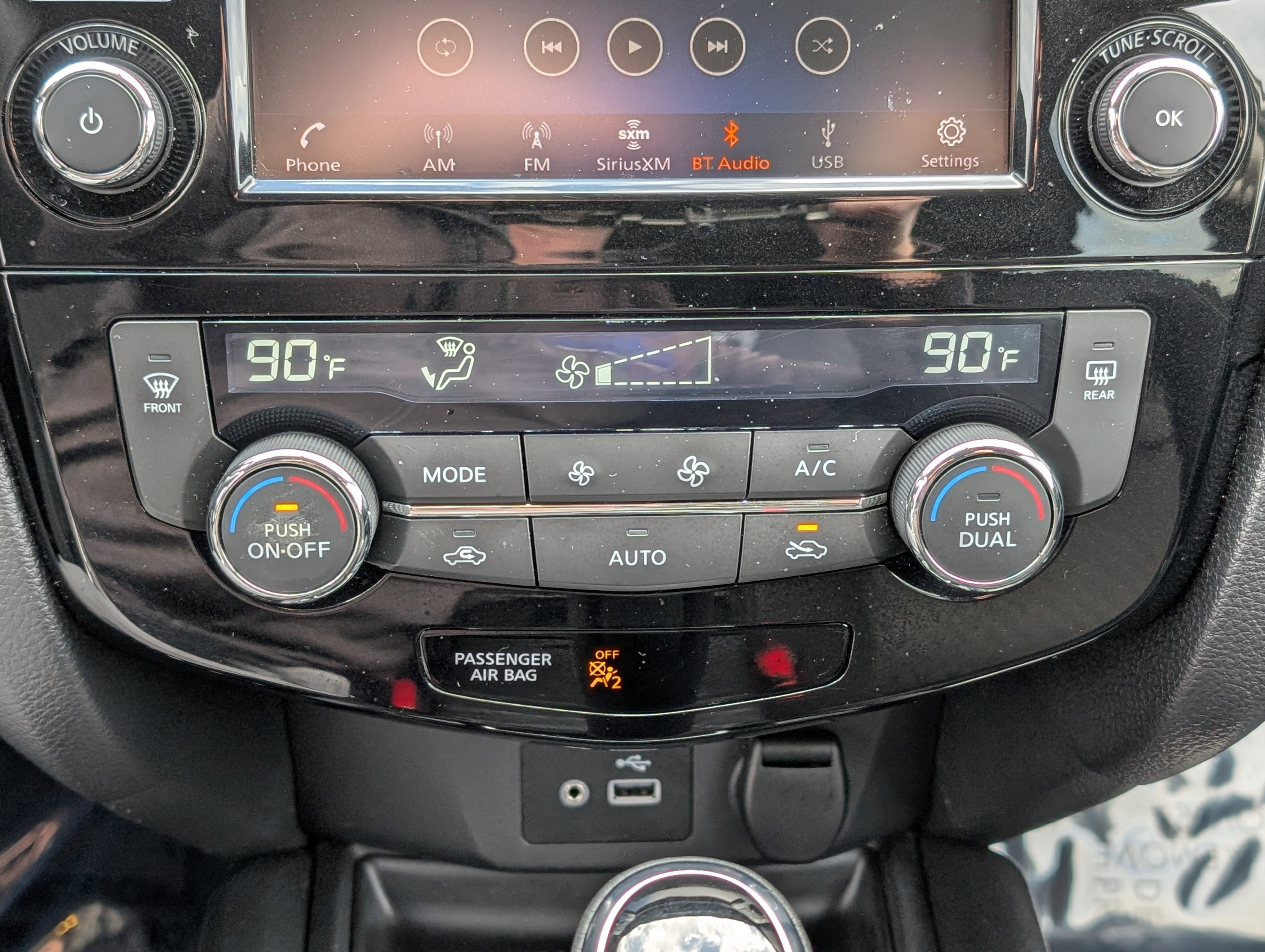 Used 2018 Nissan Rogue SV image 26