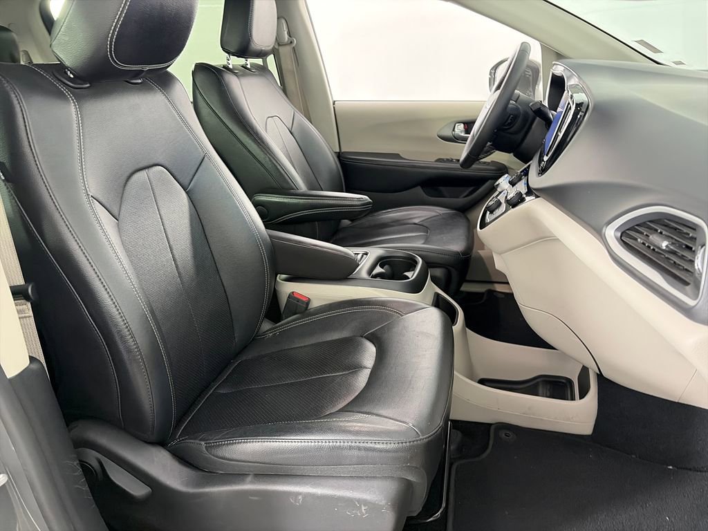Used 2022 Chrysler Pacifica Touring-L FWD image 29