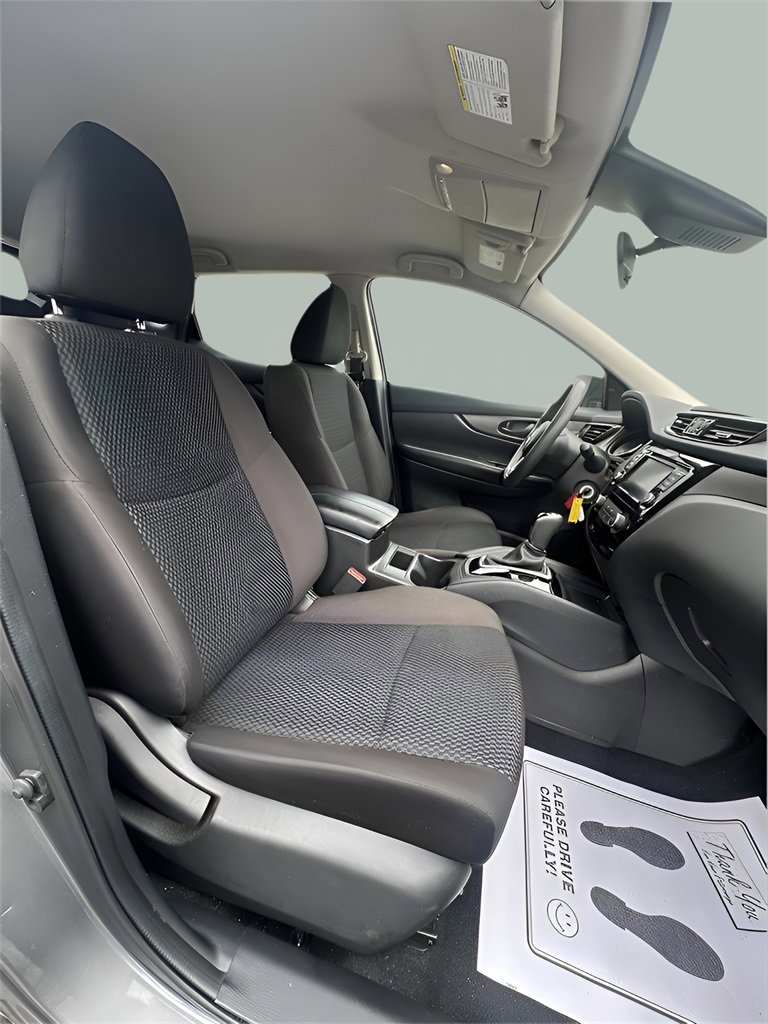 Used 2021 Nissan Rogue Sport S image 19