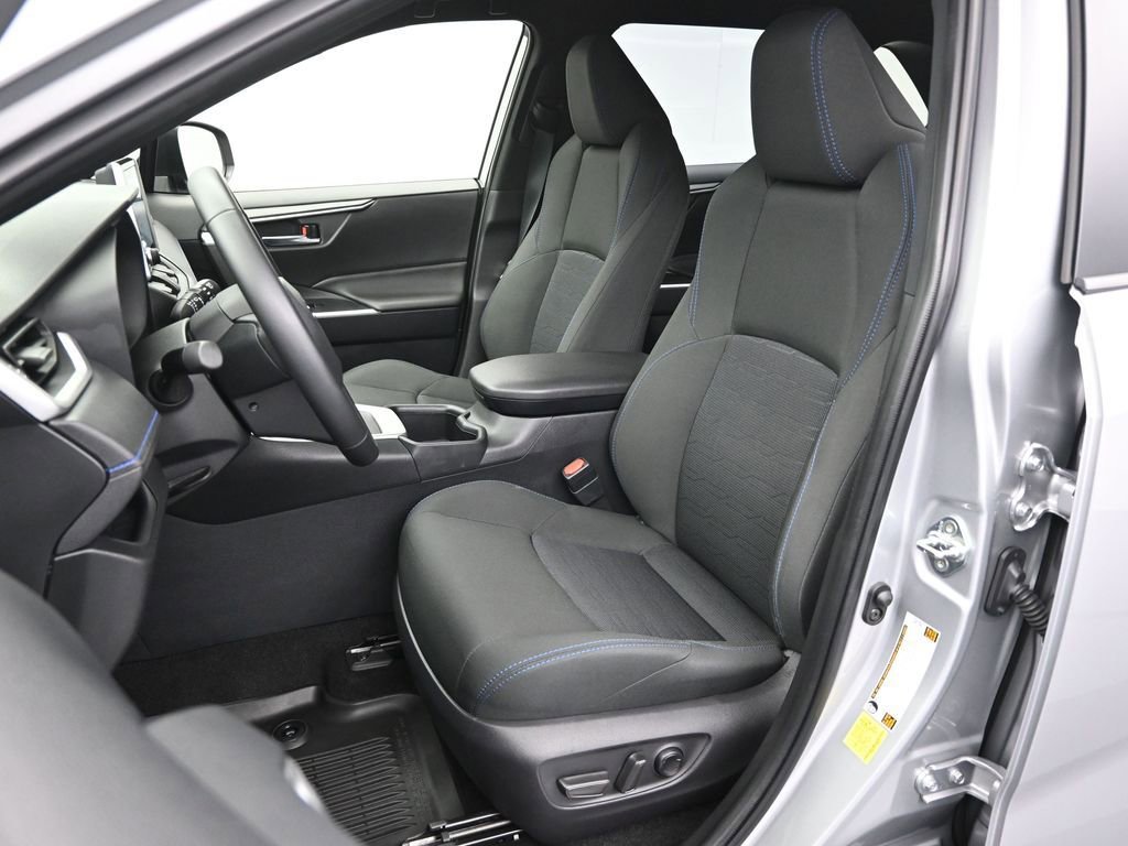 Used 2025 Toyota RAV4 SE image 16
