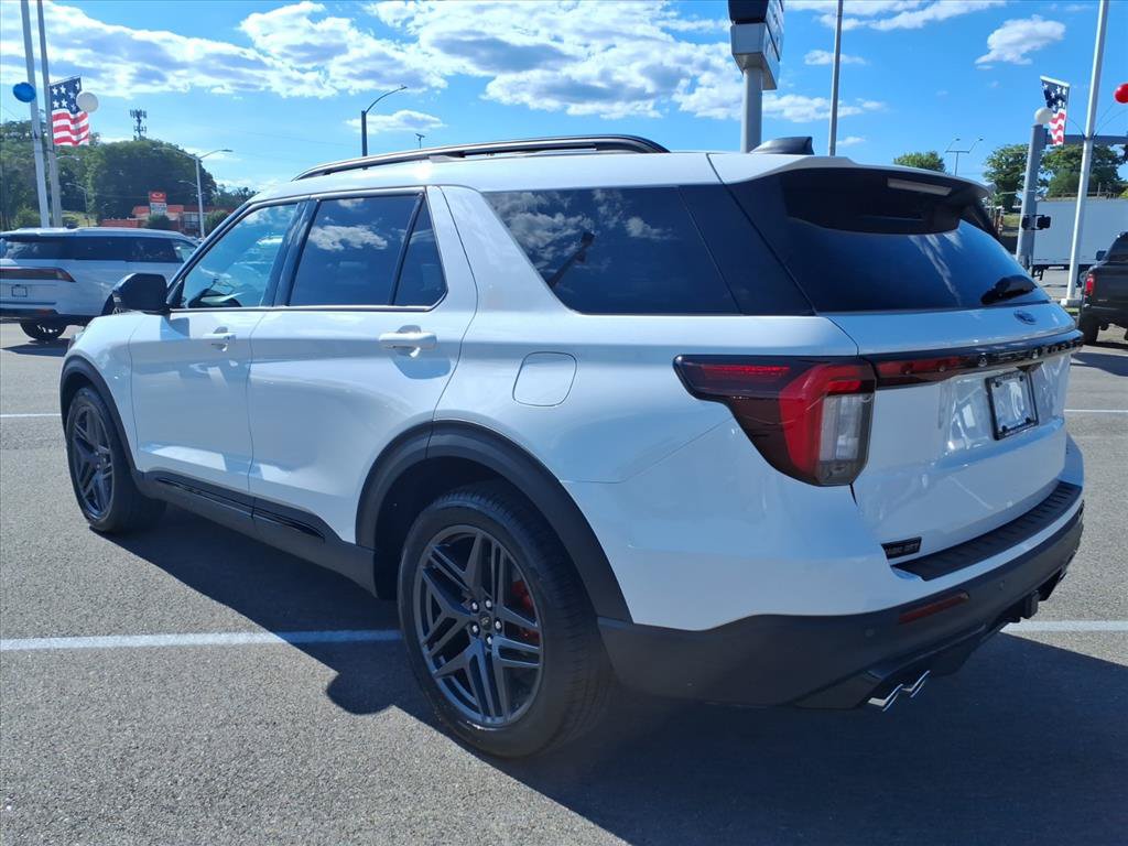 Certified 2025 Ford Explorer ST AWD/4WD image 3