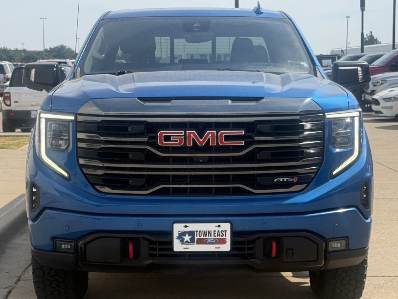 Used 2023 GMC Sierra 1500 AT4 w/ AT4 Premium Package AWD/4WD image 8
