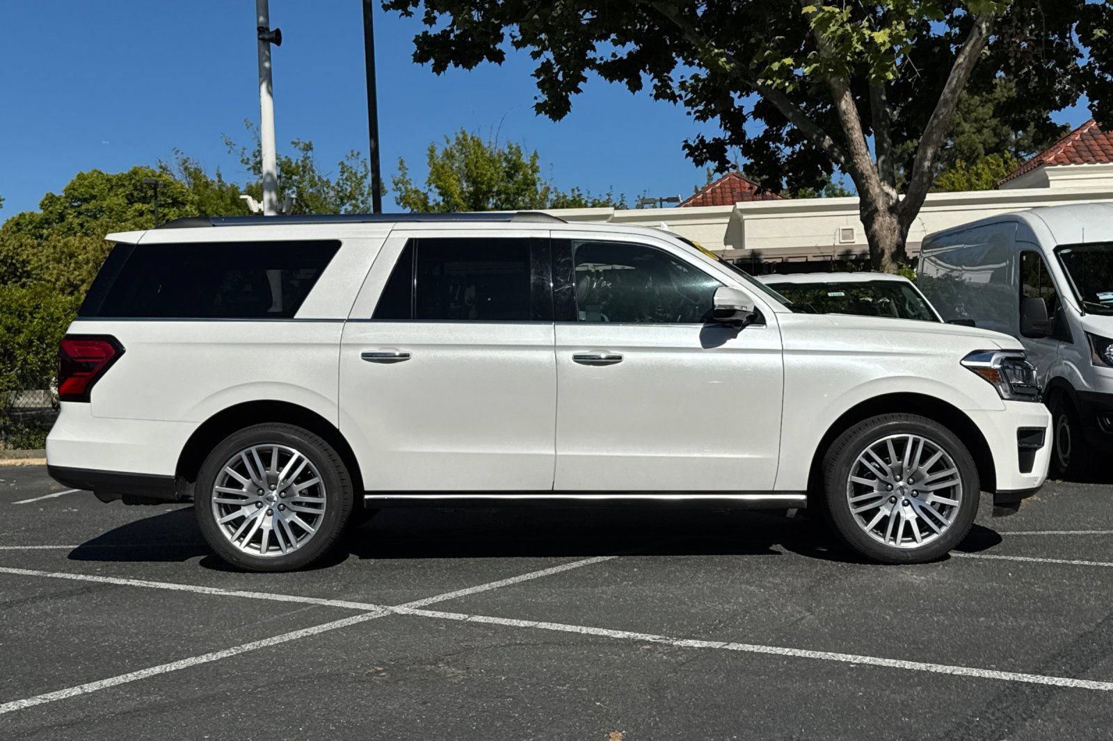 Certified 2023 Ford Expedition Max Limited AWD/4WD image 3