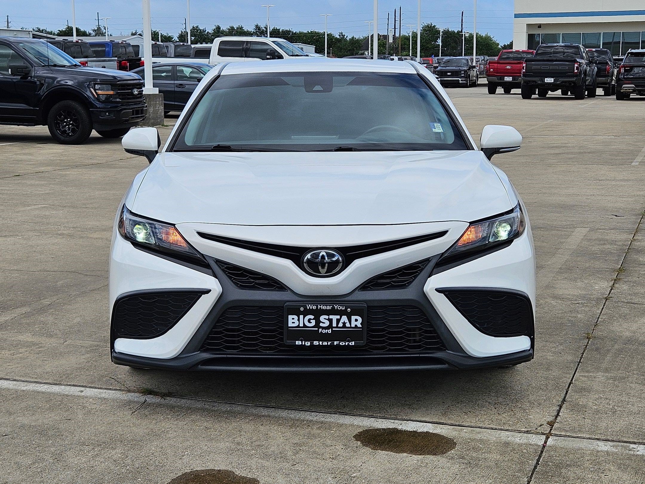 Used 2022 Toyota Camry SE FWD image 11