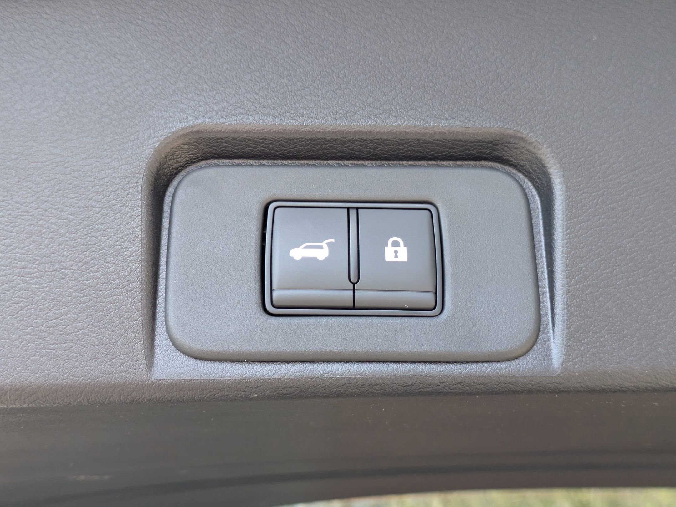 Used 2026 Nissan Rogue SV FWD image 31