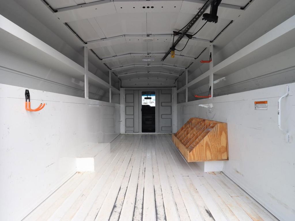 Certified 2022 Ford E-450 and Econoline 450 Super Duty w/ Power Windows & Locks Group image 17