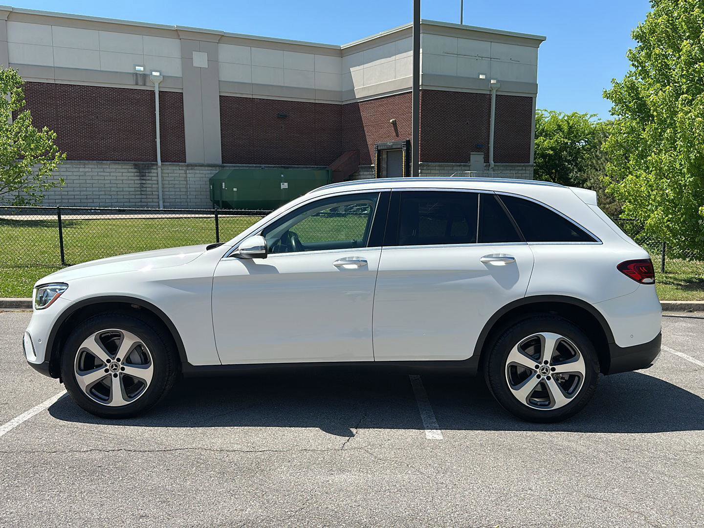 Used 2021 Mercedes-Benz GLC 300 4MATIC image 2