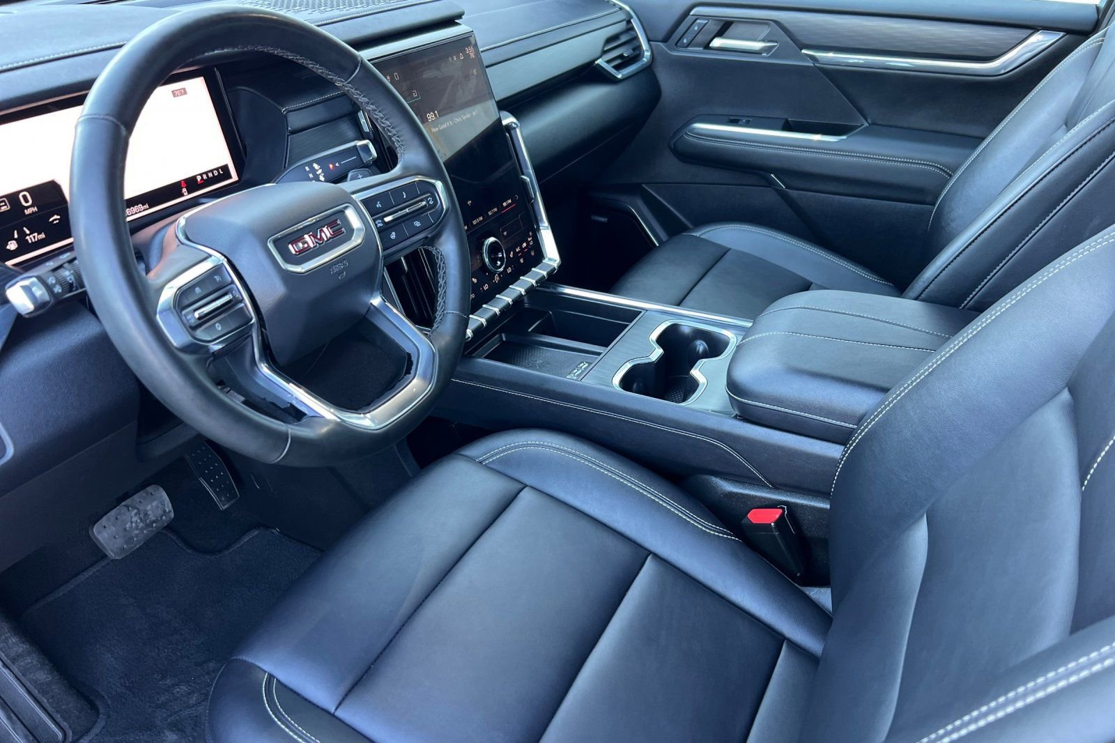 Used 2024 GMC Acadia Elevation image 11