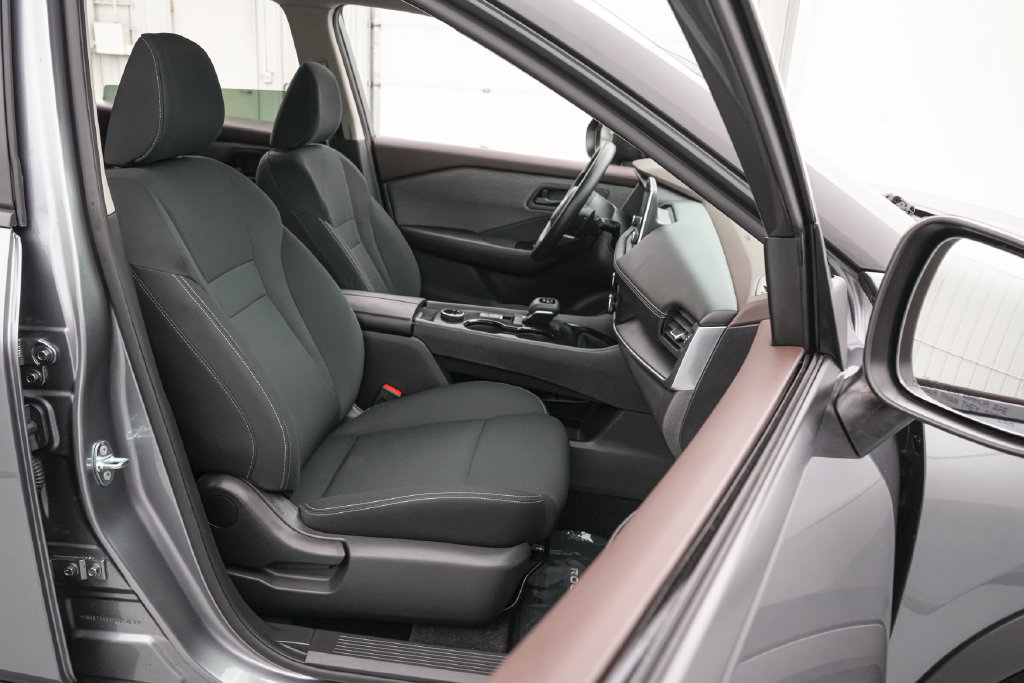 Used 2023 Nissan Rogue S AWD/4WD image 20