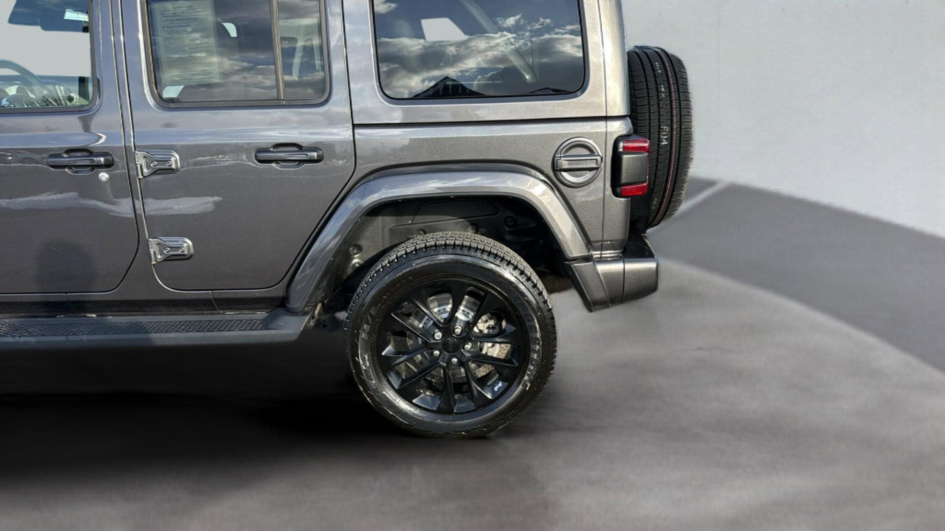 Used 2021 Jeep Wrangler Unlimited Sahara image 24