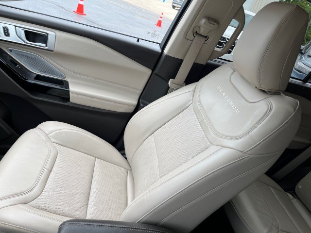 Certified 2024 Ford Explorer Platinum w/ Technology Package AWD/4WD image 32