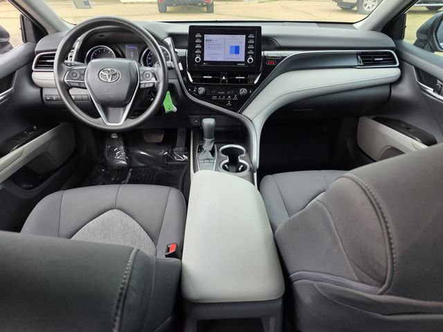 Used 2022 Toyota Camry LE image 7