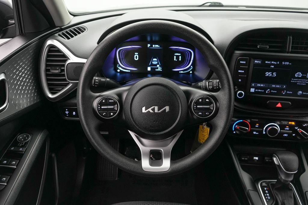 Used 2025 Kia Soul LX FWD image 14