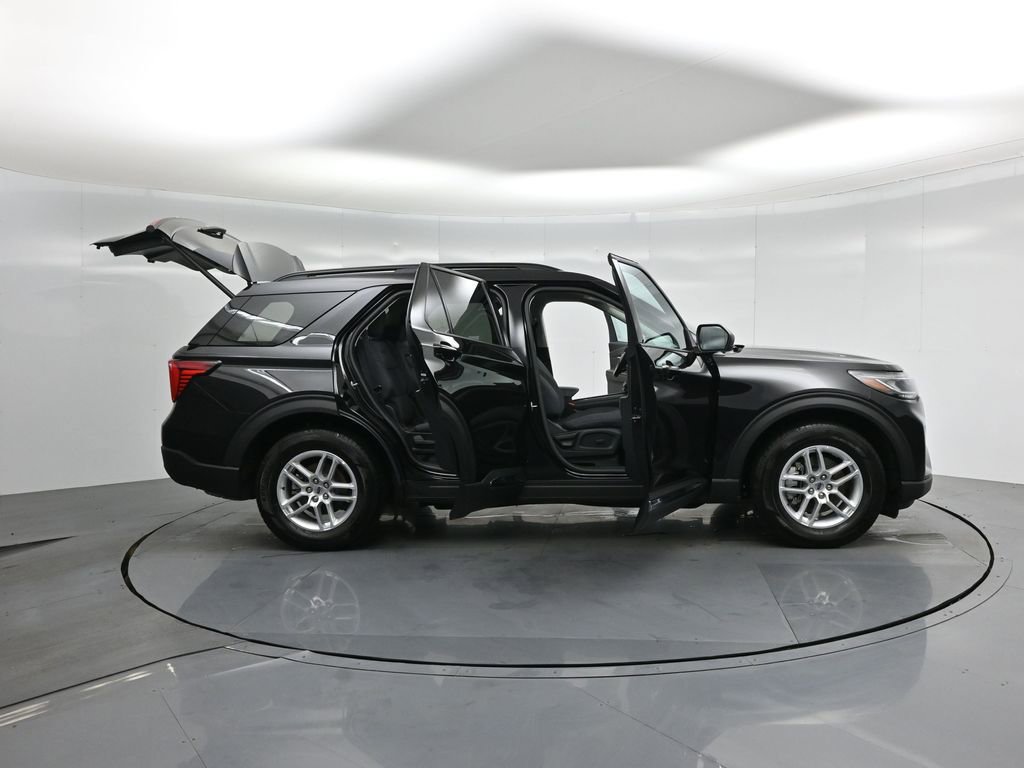 Certified 2025 Ford Explorer Active image 5