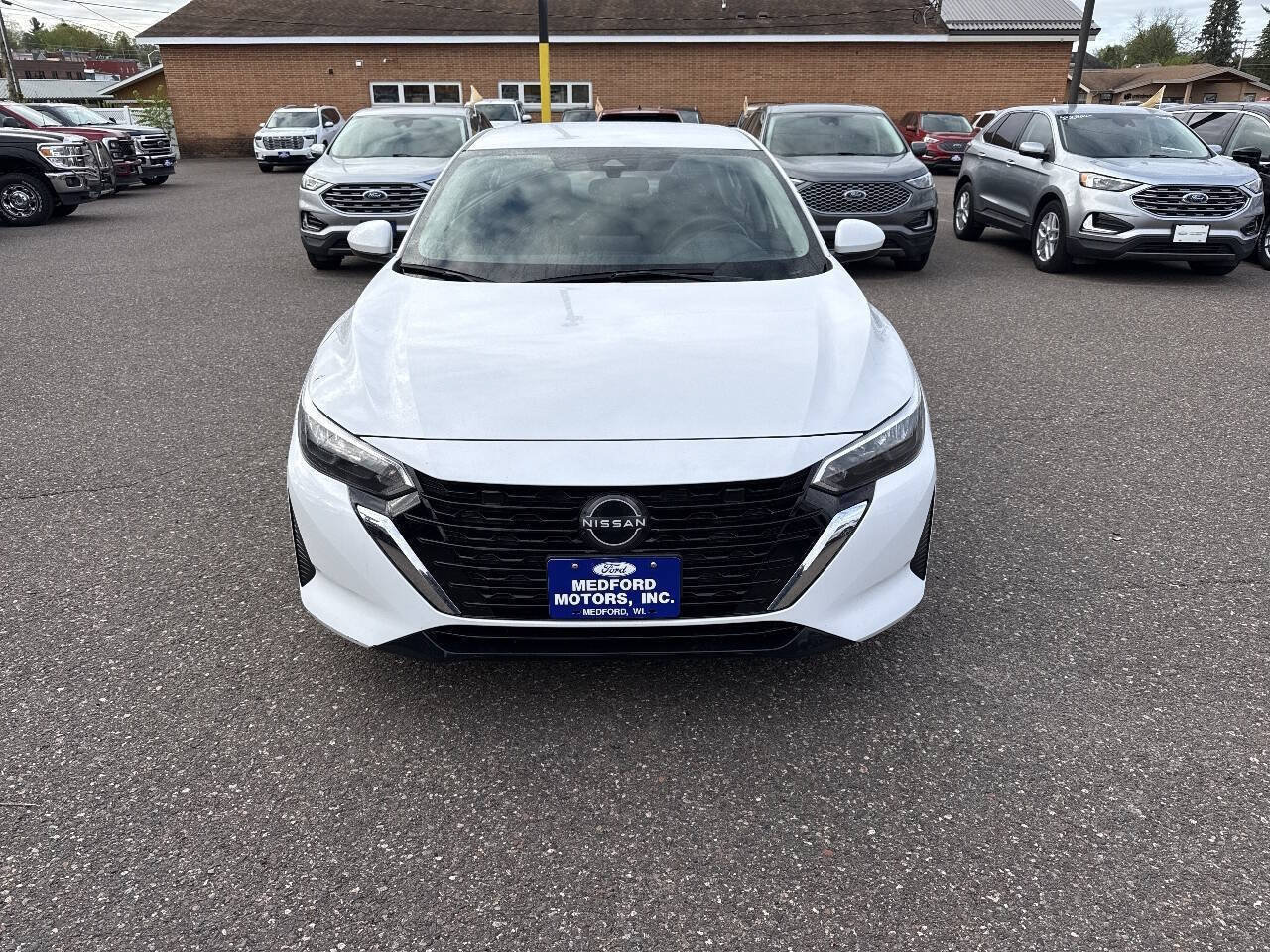 Used 2024 Nissan Sentra SV FWD image 2