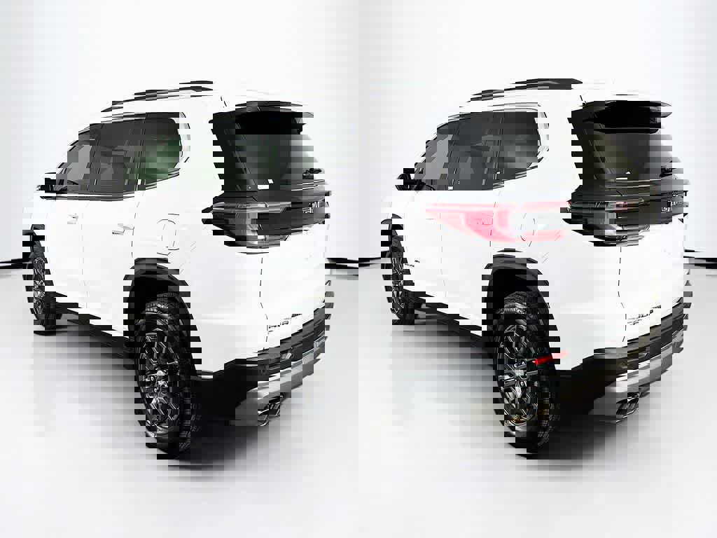 Used 2025 GMC Acadia Elevation image 3