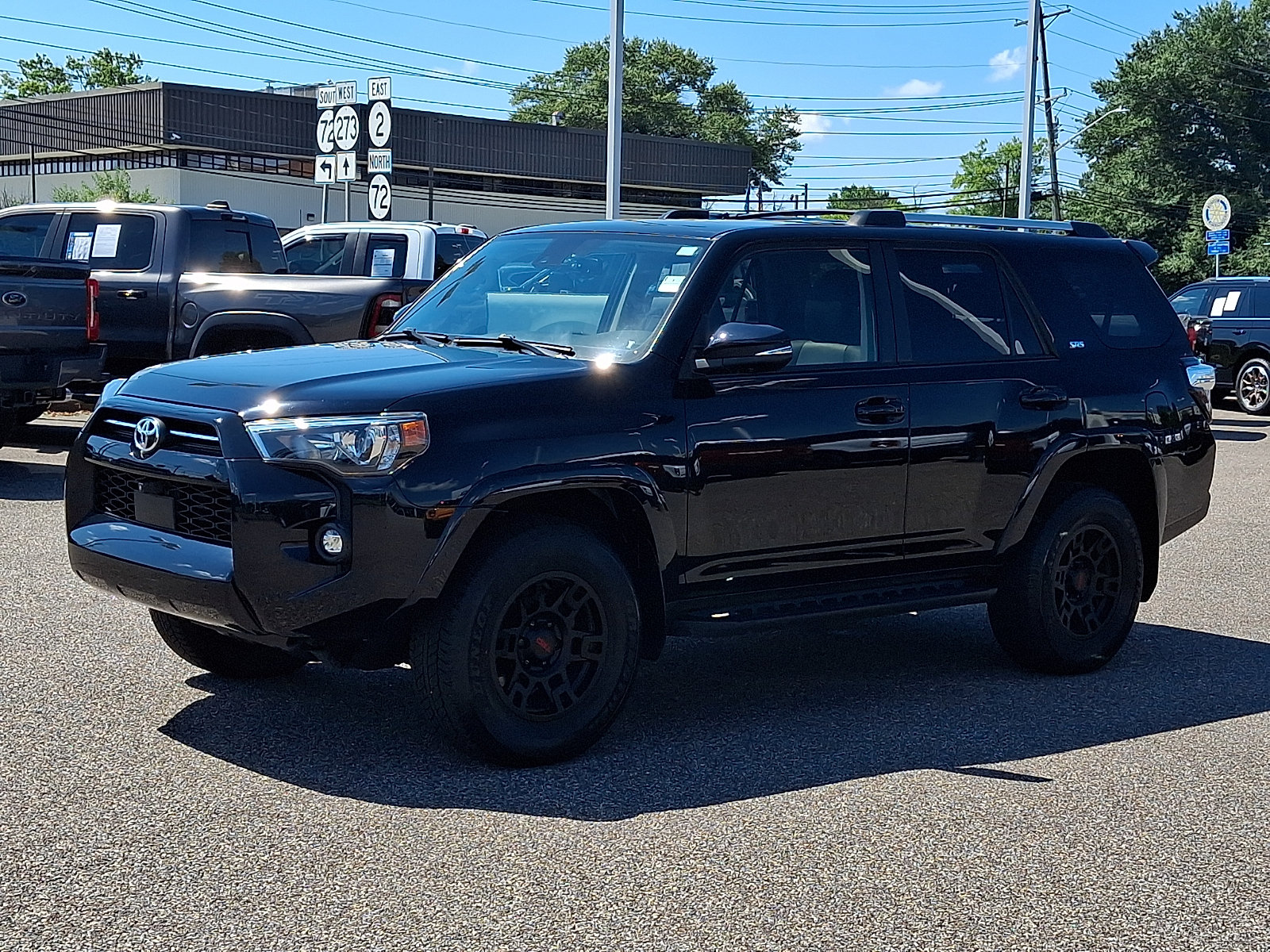 Used 2023 Toyota 4Runner SR5 Premium w/ Moonroof Package AWD/4WD image 5
