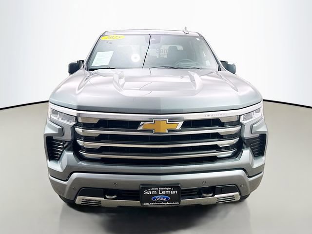 Used 2025 Chevrolet Silverado 1500 High Country w/ High Country Premium Package AWD/4WD image 2