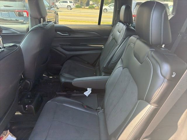 Used 2024 Jeep Grand Cherokee L Altitude image 10