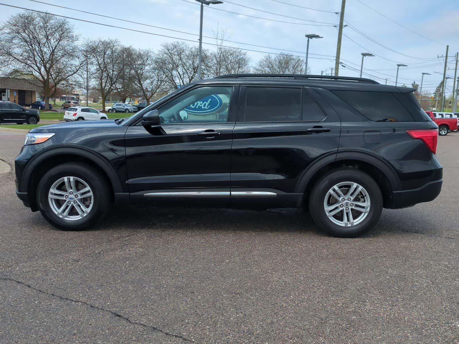 Certified 2023 Ford Explorer XLT w/ Equipment Group 202A AWD/4WD image 5