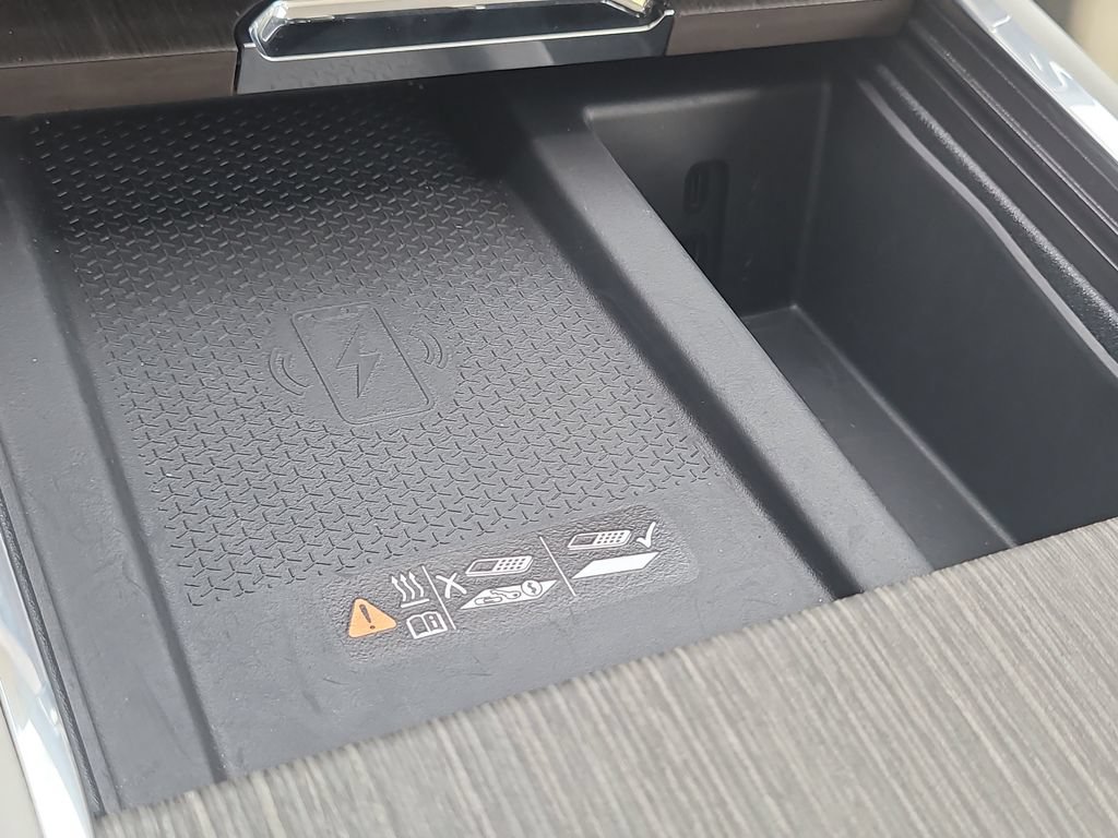Used 2025 GMC Acadia Denali w/ LPO, Floor Liner Package FWD image 28