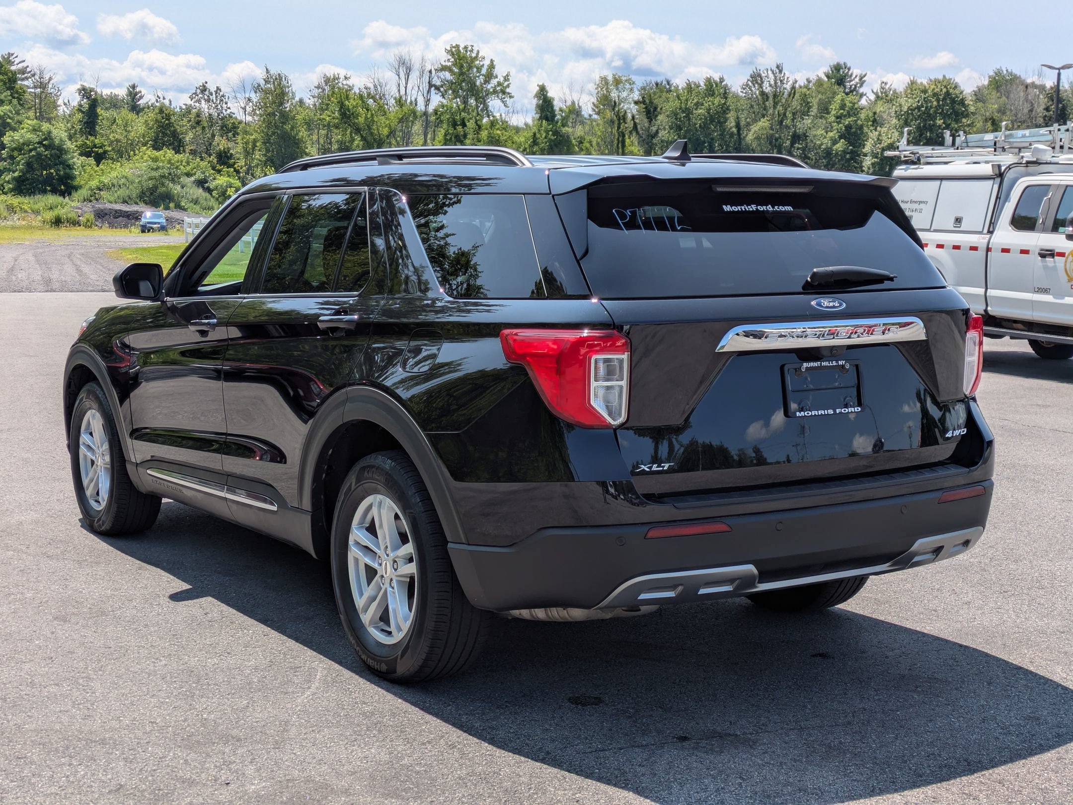 Certified 2023 Ford Explorer XLT w/ Equipment Group 202A AWD/4WD image 4