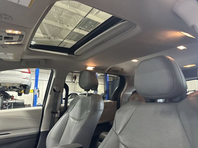 Used 2024 Toyota Sienna Limited AWD/4WD image 20