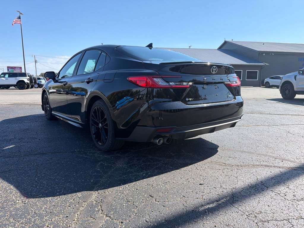 Used 2025 Toyota Camry SE FWD image 4