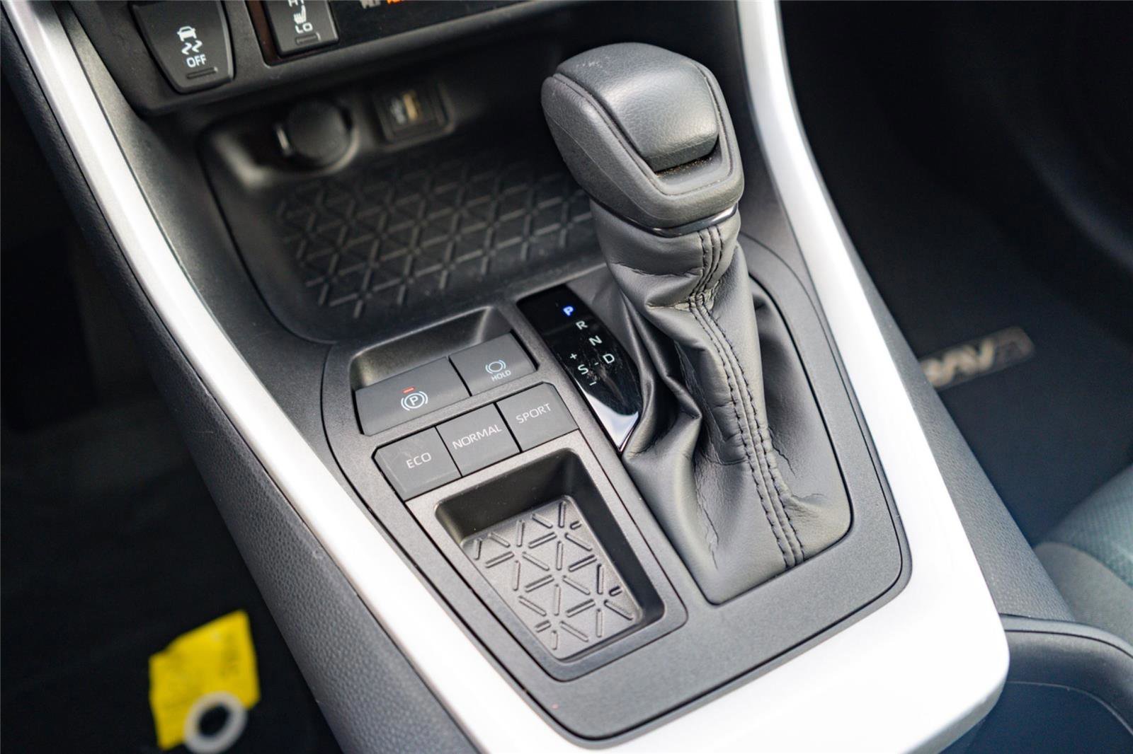 Used 2025 Toyota RAV4 XLE w/ Weather Package FWD image 16