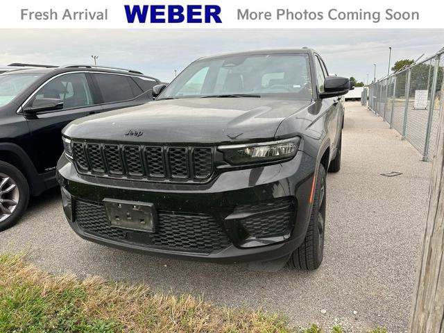Used 2023 Jeep Grand Cherokee Altitude image 1