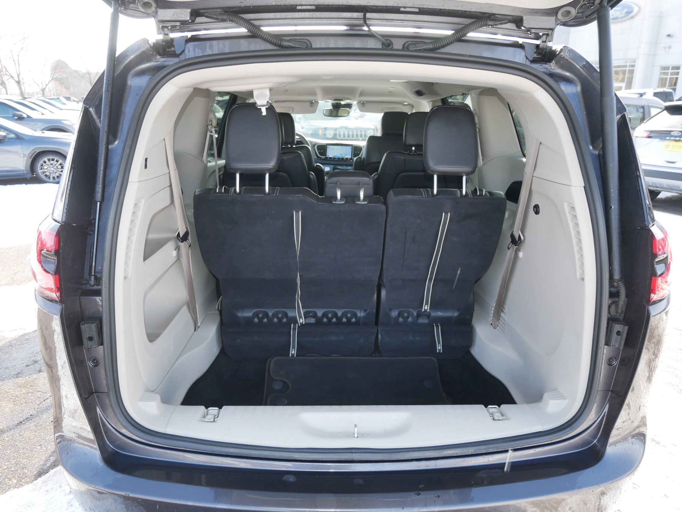 Used 2022 Chrysler Pacifica Touring-L image 18