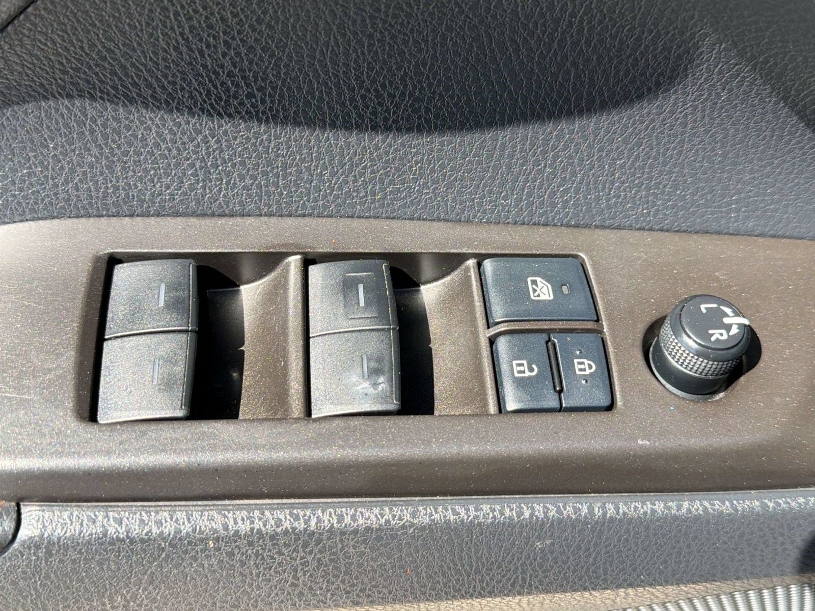 Used 2022 Toyota Camry SE FWD image 15