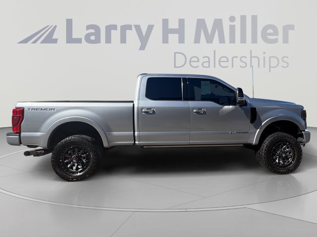 Certified 2022 Ford F350 Lariat w/ Tremor Off-Road Package AWD/4WD image 6