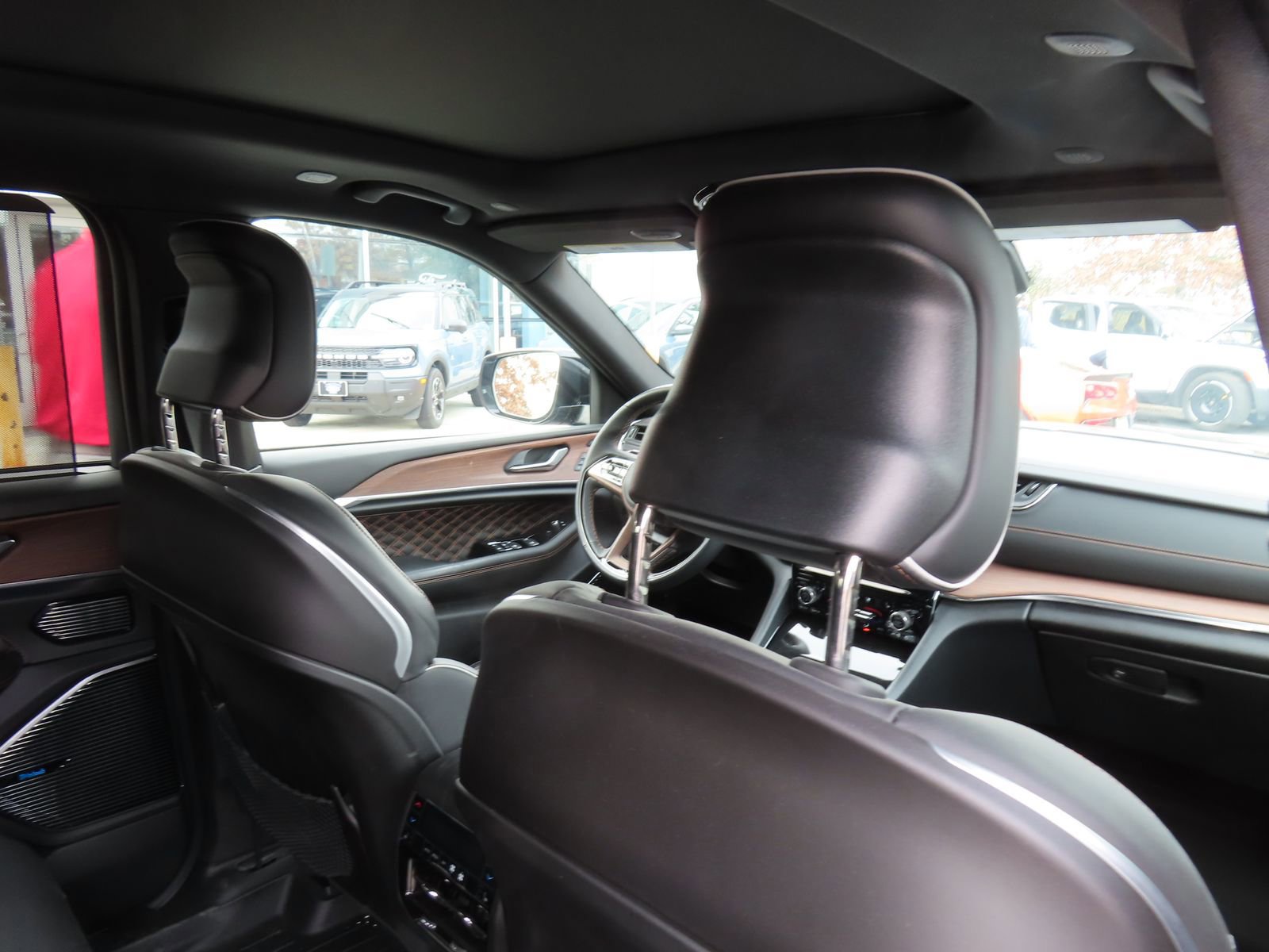 Used 2023 Jeep Grand Cherokee Summit w/ Luxury Tech Group V image 39