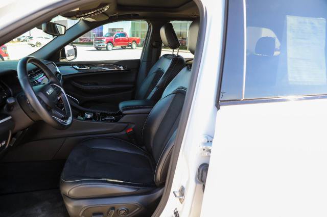 Used 2022 Jeep Grand Cherokee Altitude AWD/4WD image 19